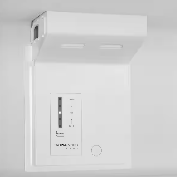 Pictures of Vissani Black Top Freezer 10.1 Cu. Ft. Refrigerator with No Frost Design 25SA245 - MDTF10BK - Scratch and Dent (Moderate) - Neu Appliance Outlet - Discount Appliance Outlet in Austin, Tx