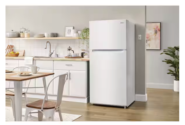 Vissani 18.1 cu. ft. Top Freezer Refrigerator with Adjustable Glass Shelving in White, Garage Ready 251310SD901 - MDTF18WHR5 - Scratch & Dent (Moderate)