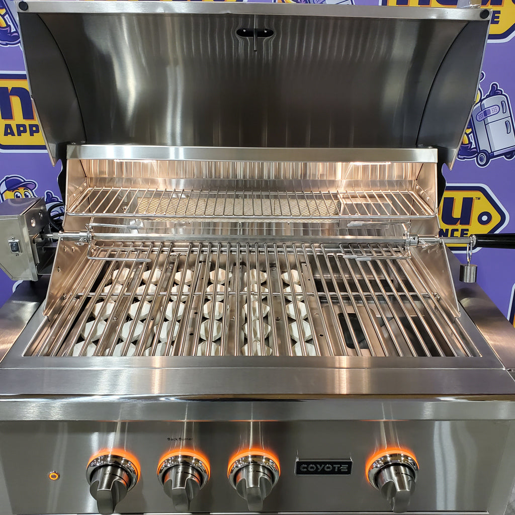 Pictures of Coyote 30 Inch Freestanding Grill with 2 Infinity Burners™, RapidSear™ Infrared Burner, 700 sq. in. Cooking Surface, Rotisserie and Smoker Box 1117281 - C2SL30NG-FS - Scratch & Dent (Minor) - Neu Appliance Outlet - Discount Appliance Outlet in Austin, Tx
