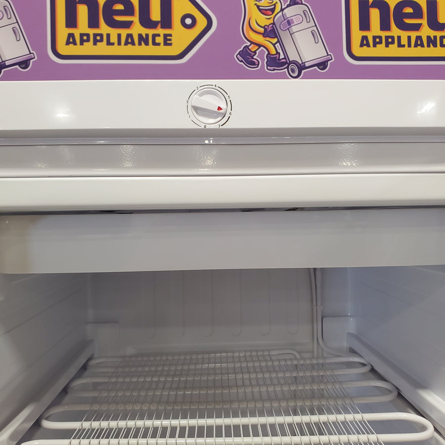 Hamilton Beach 11 Cu Ft Upright Freezer in White SA672 - HBFRF0011 - Scratch & Dent (Major)