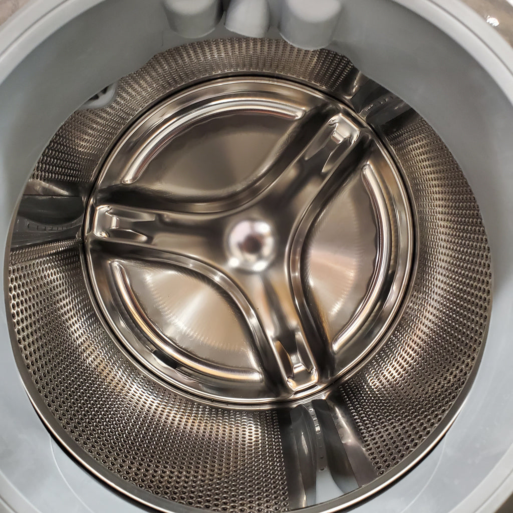 Pictures of Electrolux Titanium 600 Series Laundry Tower Single Unit 4.5 cu ft Washer & 8 cu ft Electric Dryer ELTE7600AT - Scratch & Dent (Minor) - Neu Appliance Outlet - Discount Appliance Outlet in Austin, Tx