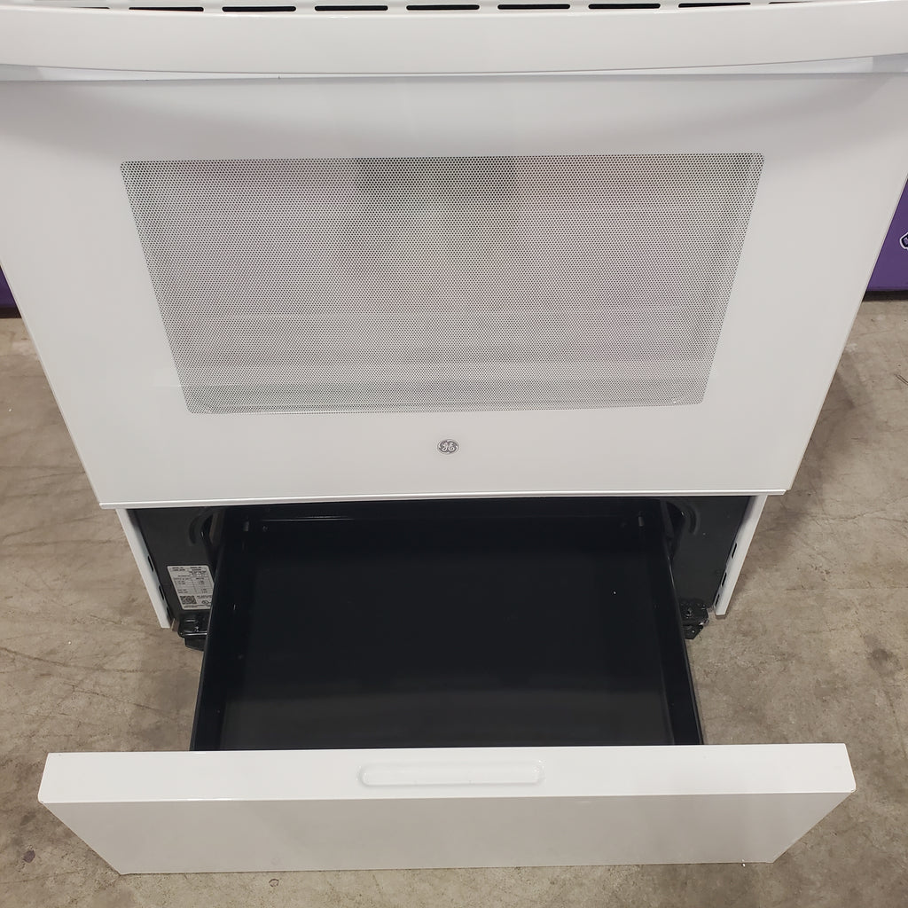 GE 5.0 cu. ft. Freestanding 4 Heating Element Electric Range with Dual Element Baking in White 3SD755 - JB256DMWW - Open Box