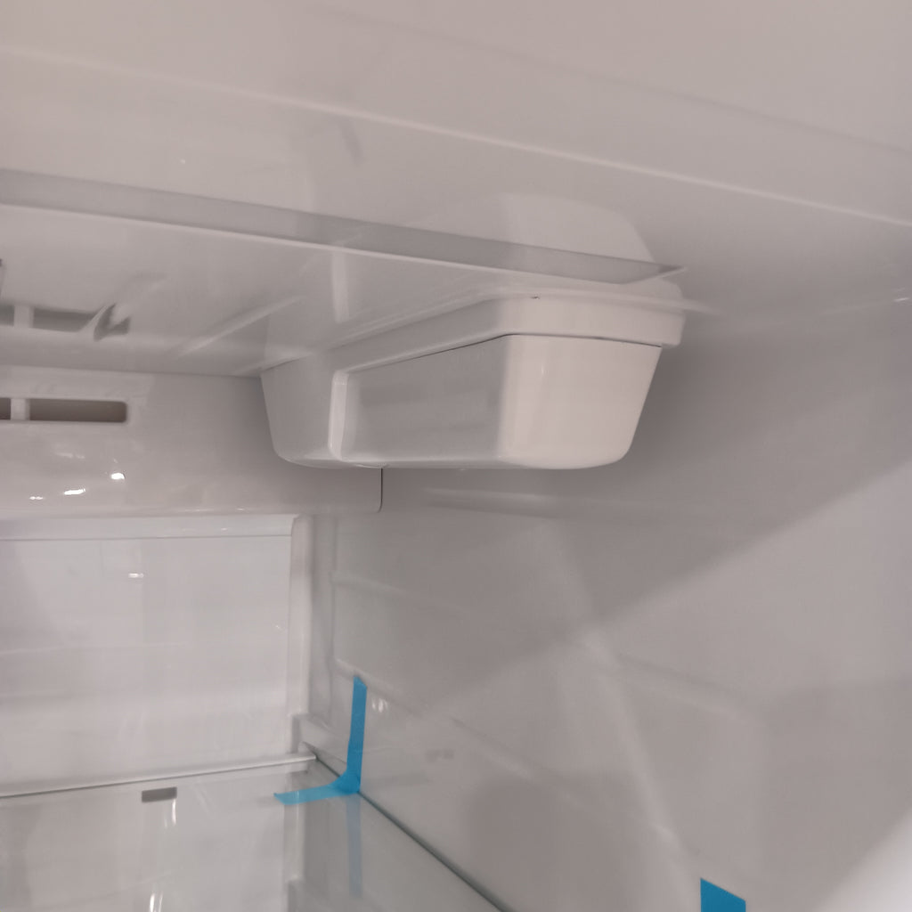 LG 27 cu. ft. Standard-Depth, Side-by-side Refrigerator, with Ice and Water and Bar Handle Design 7SD552 - LS27T3230S - Open Box