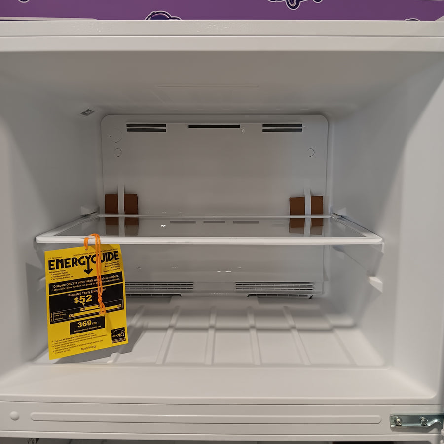 Vissani 18.1 cu. ft. Top Freezer Refrigerator with Adjustable Glass Shelving in White, Garage Ready 251312SD979 - MDTF18WHR5 - Scratch & Dent (Major)