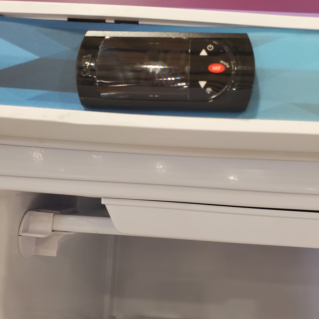 Pictures of Koolmore 12 Cu. ft. Commercial Reach in Freezer in White Manual Defrost KM-FMD12WH - Scratch & Dent (Minor) - Neu Appliance Outlet - Discount Appliance Outlet in Austin, Tx