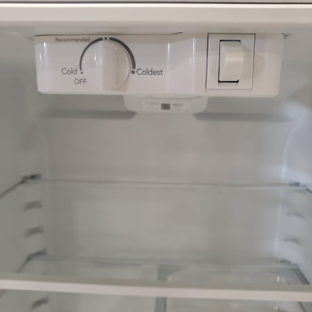 Pictures of Frigidaire 30 in. Width 18.3 cu. ft. Top Freezer Refrigerator with EvenTemp Cooling System in White FFTR1835VW - Scratch & Dent (Minor) - Neu Appliance Outlet - Discount Appliance Outlet in Austin, Tx