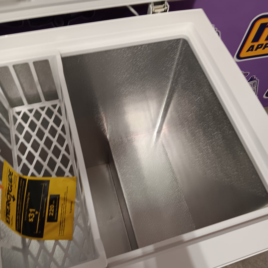 Vissani 8.8 cu. ft. Manual Defrost Convertible Garage Ready Chest Freezer in White, Powered by Hubspace MDCF9WH - Scratch & Dent (Major)