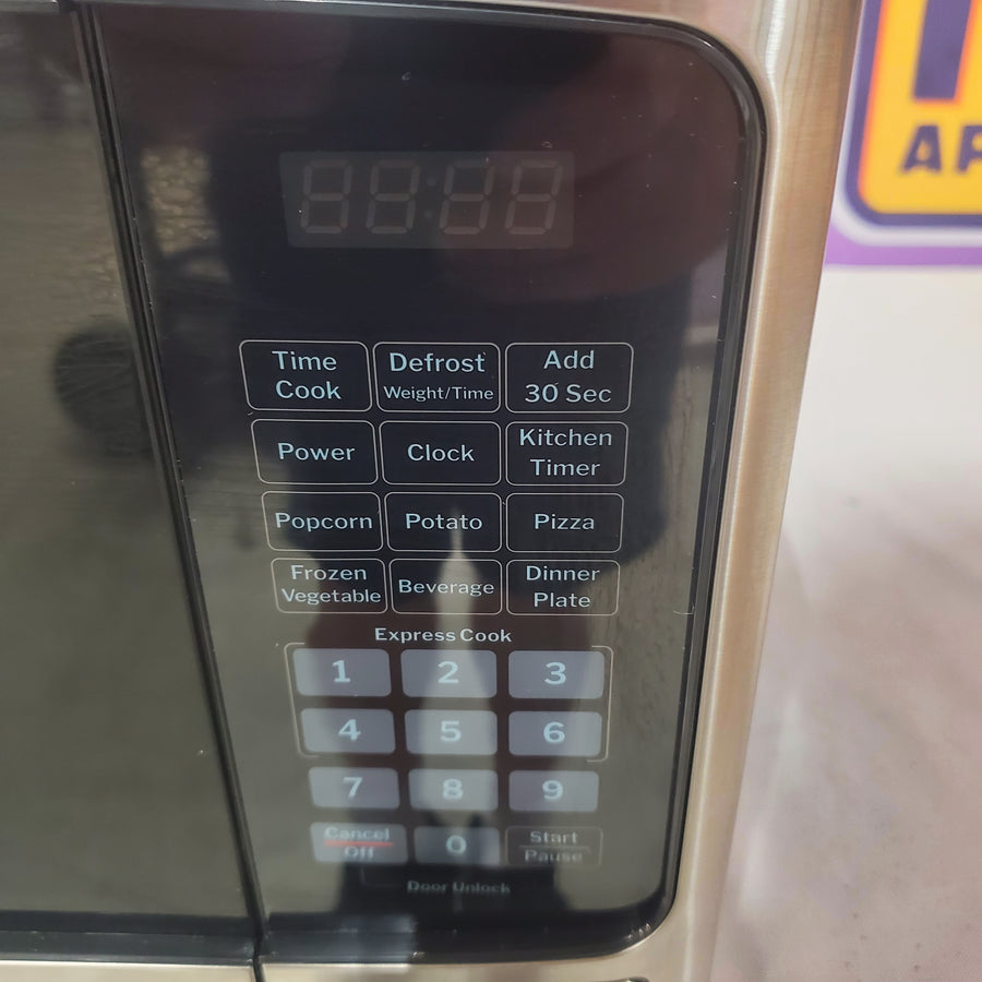 GE 1.1-cu ft 950-Watt Countertop Microwave in Stainless Steel GCST11N1WSS - Open Box