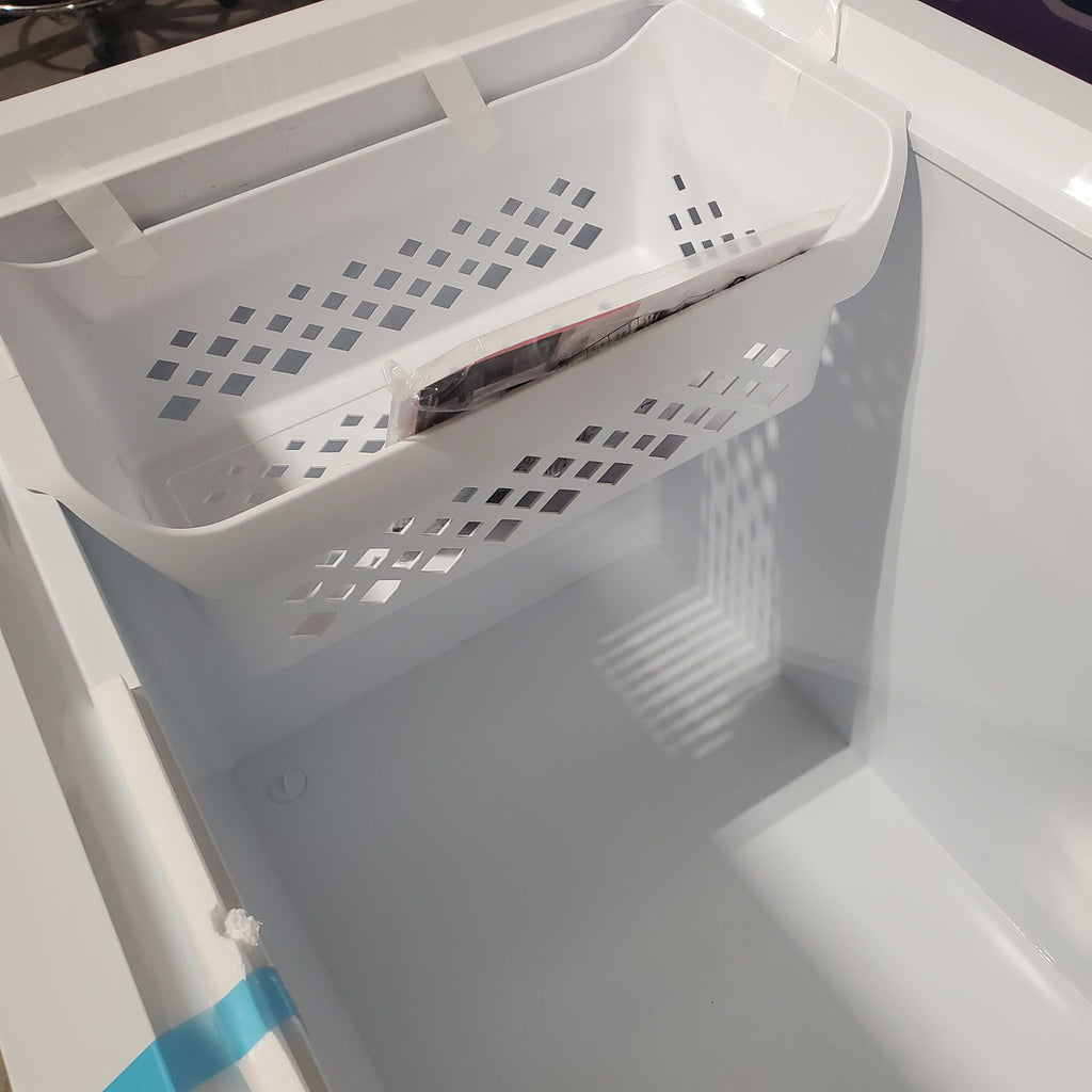 Pictures of Frigidaire 15 Cu. Ft. Garage Ready Chest Freezer 6SD146 - FFCL1542AW - Open Box - Neu Appliance Outlet - Discount Appliance Outlet in Austin, Tx