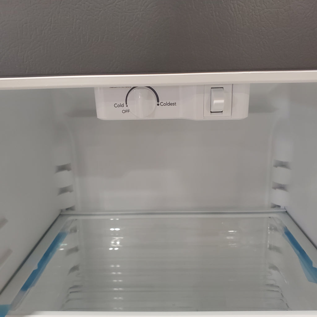 Pictures of Frigidaire 30" Wide 20 cu ft Top Freezer Refrigerator with EvenTemp™ Cooling System in Stainless Steel 3SD837 - FFTR2045VS - Scratch & Dent (Major) - Neu Appliance Outlet - Discount Appliance Outlet in Austin, Tx