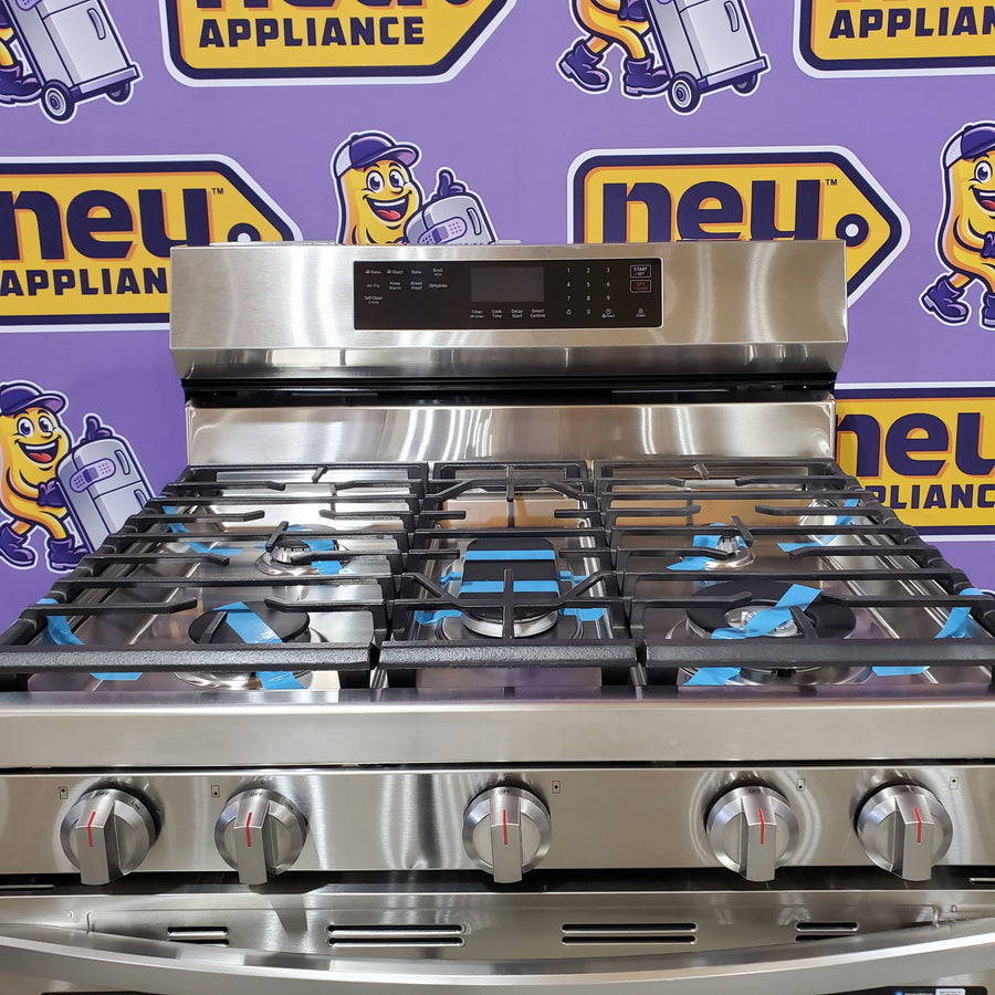 Samsung 5-Burner Freestanding Smart Gas Range in Stainless Steel with No Preheat AirFry and Wi-Fi Enabled Convection 31131SD2 - NX60A6711SS - Scratch & Dent (Minor)
