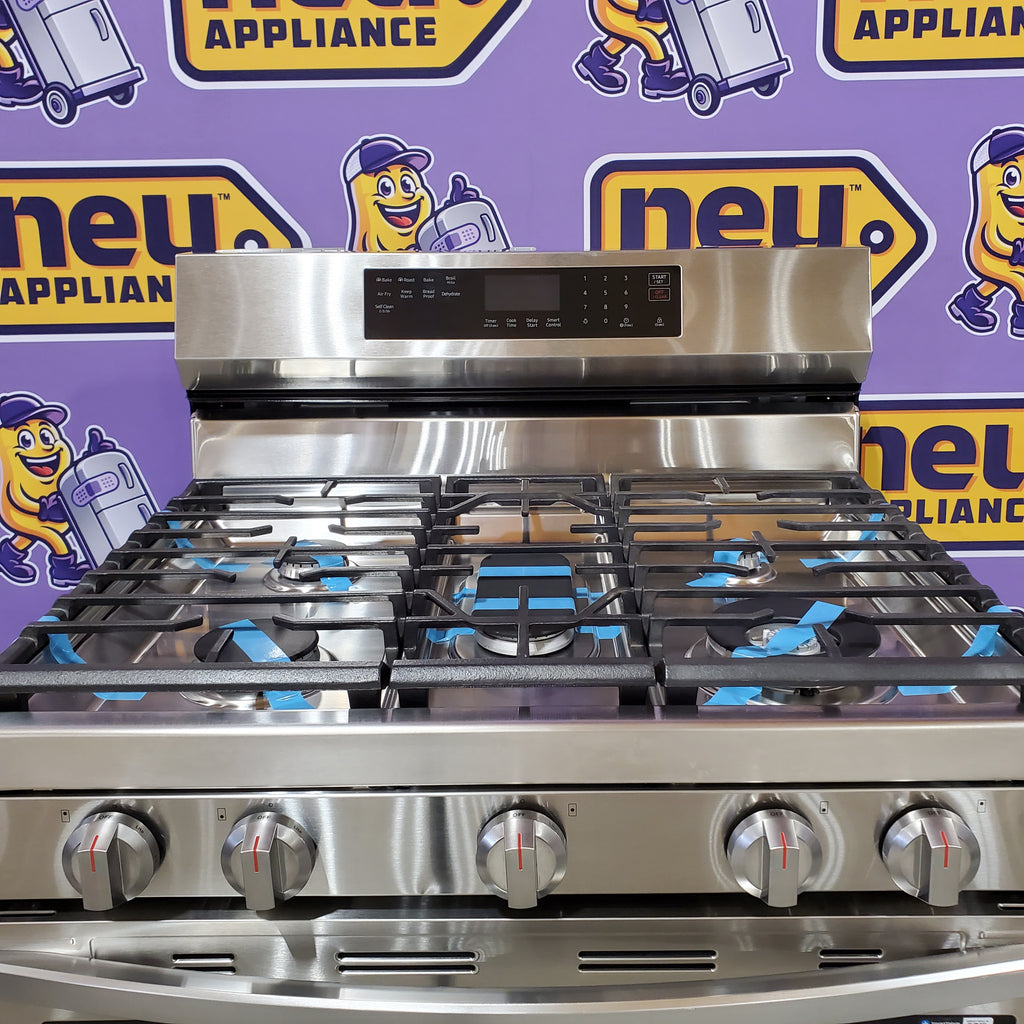 Pictures of Samsung 5-Burner Freestanding Smart Gas Range in Stainless Steel with No Preheat AirFry and Wi-Fi Enabled Convection 31131SD2 - NX60A6711SS - Scratch & Dent (Minor) - Neu Appliance Outlet - Discount Appliance Outlet in Austin, Tx