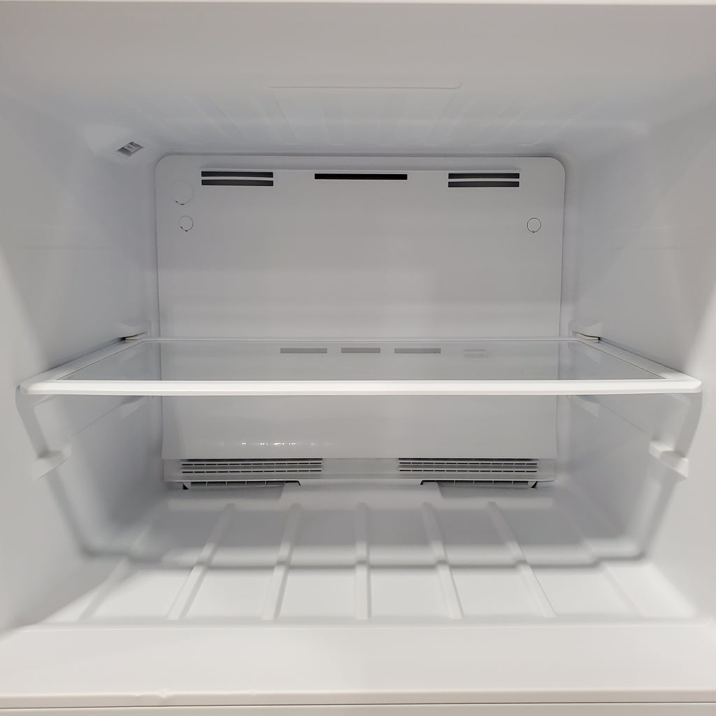 Vissani 18.1 cu. ft. Top Freezer Refrigerator with Adjustable Glass Shelving in White, Garage Ready 251310SD901 - MDTF18WHR5 - Scratch & Dent (Moderate)