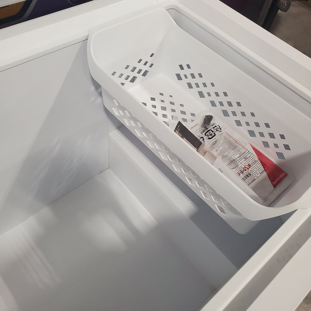 Pictures of Frigidaire 25 Cu. Ft. Garage Ready Chest Freezer with LED Light and Adjustable Temperature Control 20SD146 - FFCL2542AW - Scratch & Dent (Moderate) - Neu Appliance Outlet - Discount Appliance Outlet in Austin, Tx