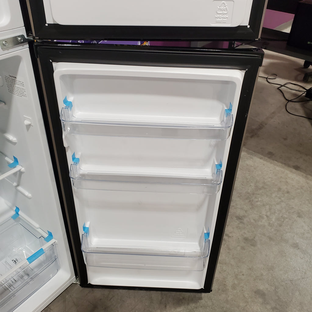 Pictures of Vissani 7.1 cu. ft. Top Freezer Refrigerator with Adjustable Shelf in Stainless Steel MDFF7SS - Scratch & Dent (Minor) - Neu Appliance Outlet - Discount Appliance Outlet in Austin, Tx