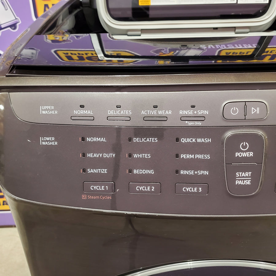 Samsung 5.5 cu. ft. Smart Washer with FlexWash™ in Black Stainless Steel 31132SD69 - WV55M9600AV - Scratch & Dent (Minor)