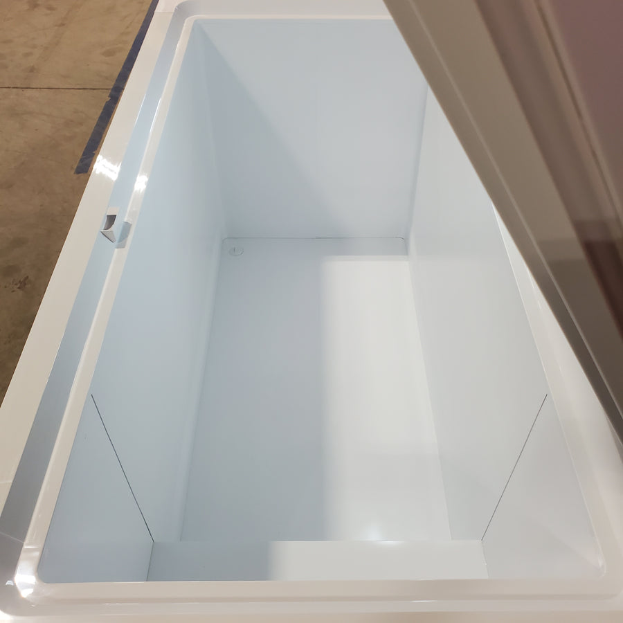 Frigidaire 15 Cu. Ft. Garage Ready Chest Freezer FFCL1542AW - Scratch & Dent (Major)