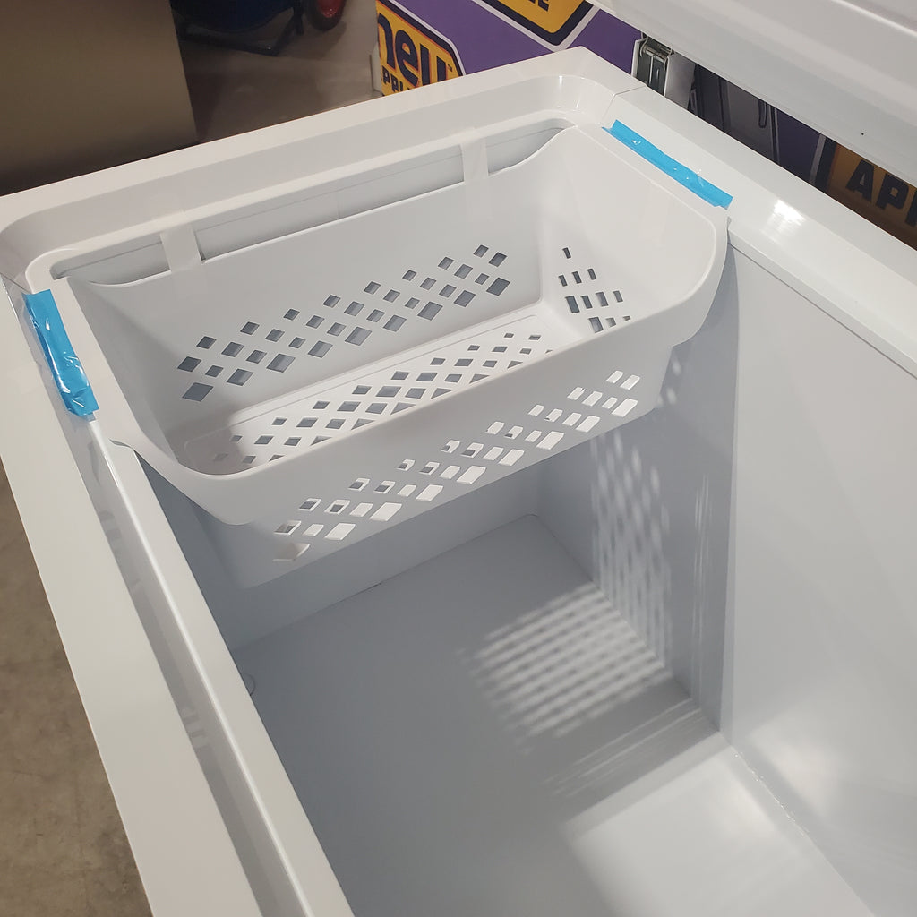 Pictures of Frigidaire 15 Cu. Ft. Garage Ready Chest Freezer 3SD1116 - FFCL1542AW - Scratch & Dent (Moderate) - Neu Appliance Outlet - Discount Appliance Outlet in Austin, Tx