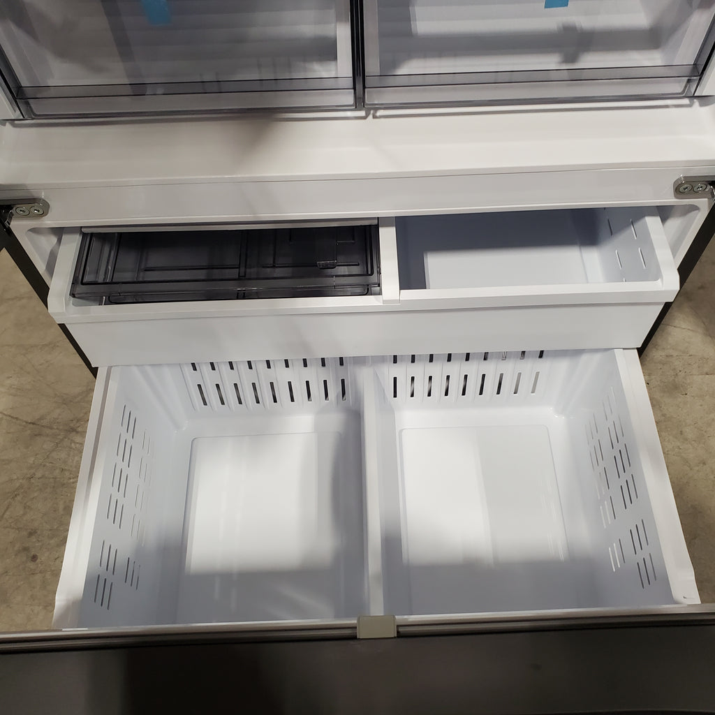 Pictures of Samsung Bespoke 3-Door French Door Refrigerator (30 cu. ft.) with Beverage Center™ in Stainless Steel with Auto Fill Water Pitcher 4SD411 - RF30BB6600QL - Scratch & Dent (Minor) - Neu Appliance Outlet - Discount Appliance Outlet in Austin, Tx