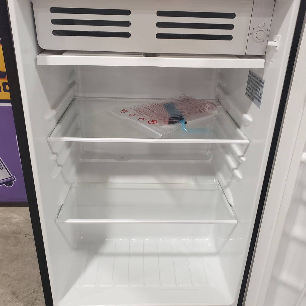 Arctic Chef 4.5 cu. ft. Mini Fridge in Stainless Steel 25133SD495 - ACFR465 - Scratch & Dent (Moderate)