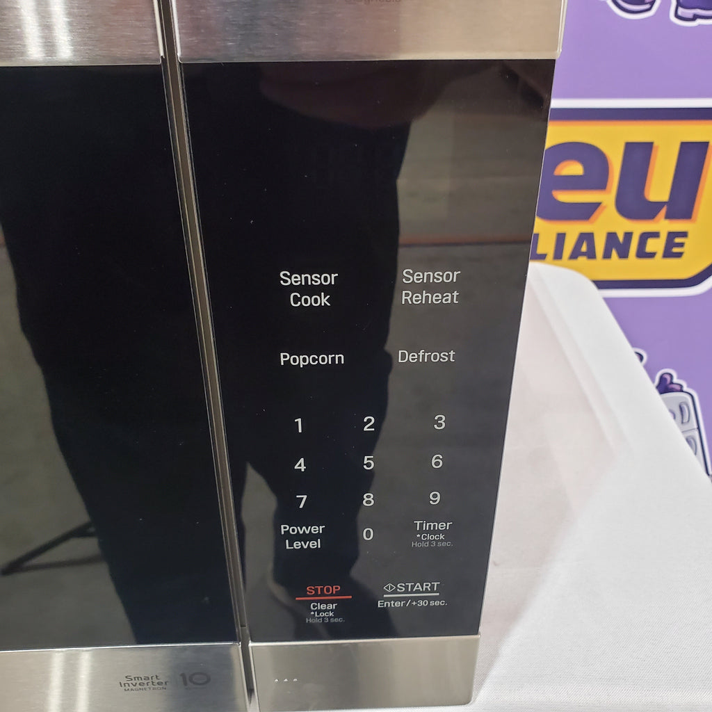 LG 2.0 cu. ft. NeoChef™ Countertop Microwave with Smart Inverter and EasyClean® 17SD217 - LMC2075ST - Open Box