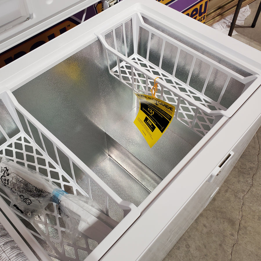 Vissani 8.8 cu. ft. Manual Defrost Convertible Garage Ready Chest Freezer in White, Powered by Hubspace MDCF9WH - Scratch & Dent (Moderate)