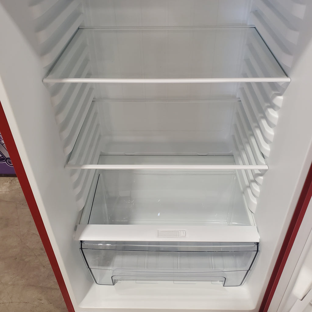 Galanz 22 in. 7.6 cu. ft. Retro Top Freezer Refrigerator, Hot Rod Red, Energy Star 25134SD450 - GLRF76TMRDER2 - Scratch & Dent (Minor)