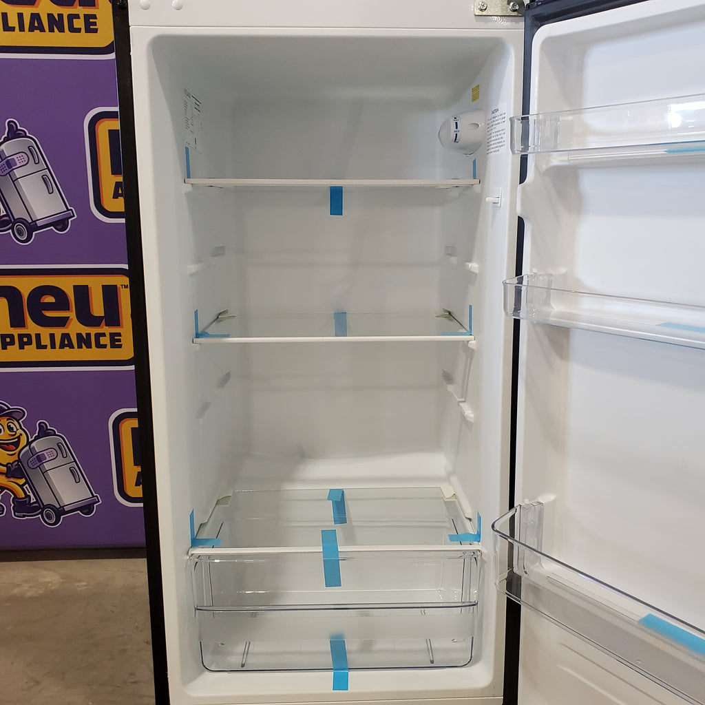 Pictures of Vissani 7.1 cu. ft. Top Freezer Refrigerator with Adjustable Shelf in Stainless Steel MDFF7SS - Scratch & Dent (Minor) - Neu Appliance Outlet - Discount Appliance Outlet in Austin, Tx