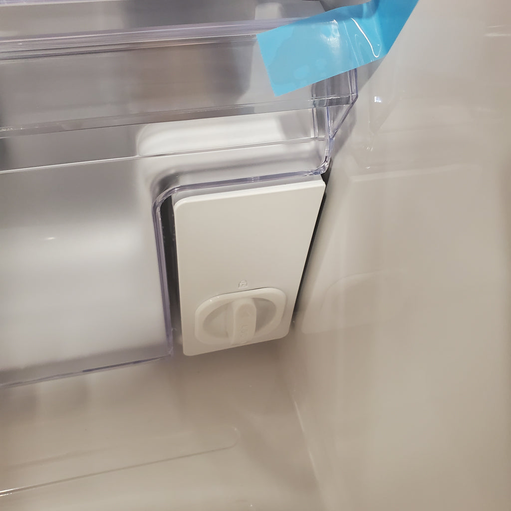 Pictures of Samsung 27.4-cu ft Side-by-Side Refrigerator with Ice Maker in Fingerprint Resistant Stainless Steel 4SD414 - RS27T5200SR - Scratch & Dent (Moderate) - Neu Appliance Outlet - Discount Appliance Outlet in Austin, Tx