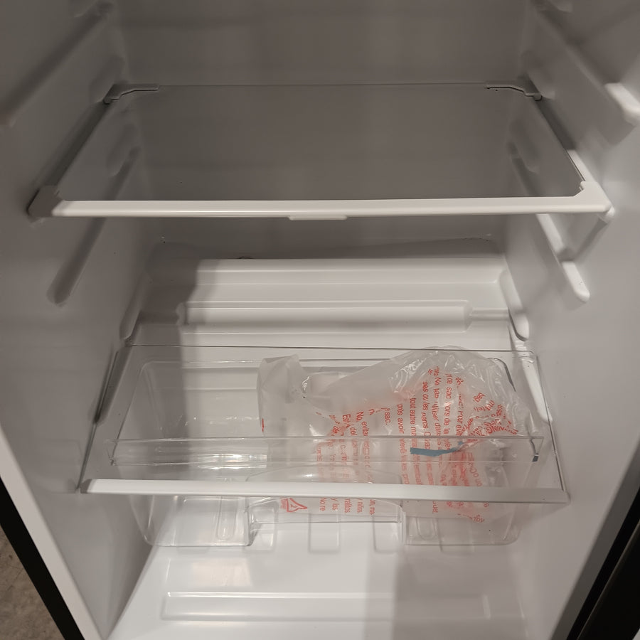 Vissani 4.5 cu. ft. 2-Door Mini Refrigerator in Platinum Steel with Freezer 25137SD729 - HVDR45PS - Scratch & Dent (Minor)