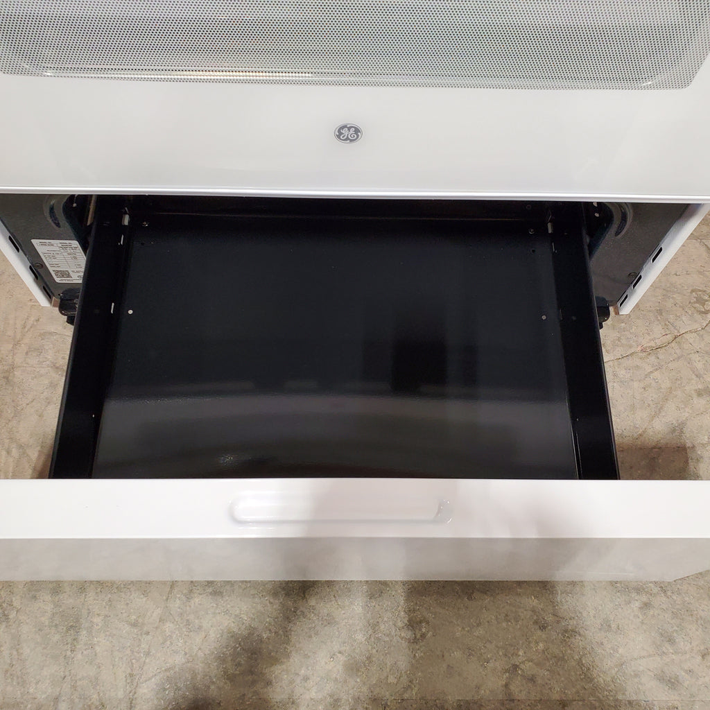 GE 5.0 cu. ft. Freestanding 4 Heating Element Electric Range with Dual Element Baking in White 3SD754 - JB256DMWW - Scratch & Dent (Minor)