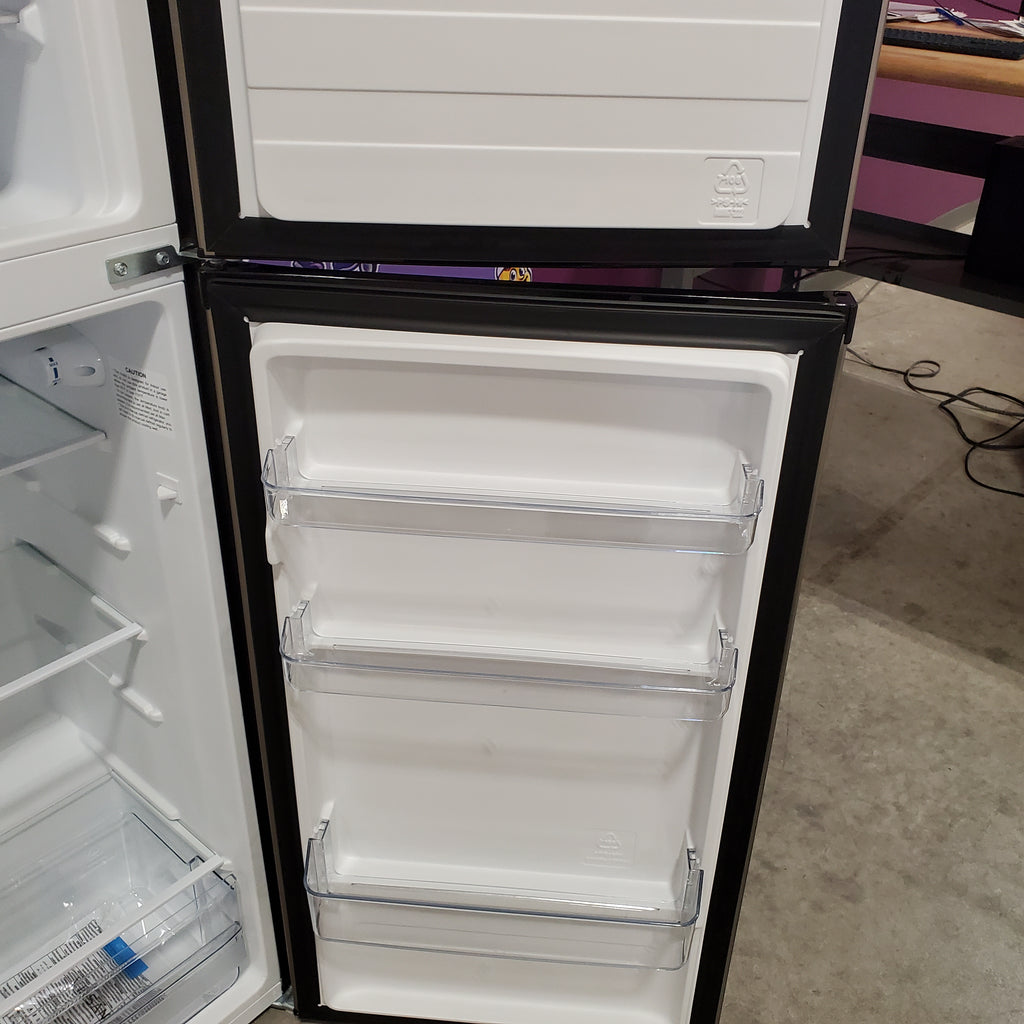 Pictures of Vissani 7.1 cu. ft. Top Freezer Refrigerator with Adjustable Shelf in Stainless Steel MDFF7SS - Scratch & Dent (Minor) - Neu Appliance Outlet - Discount Appliance Outlet in Austin, Tx