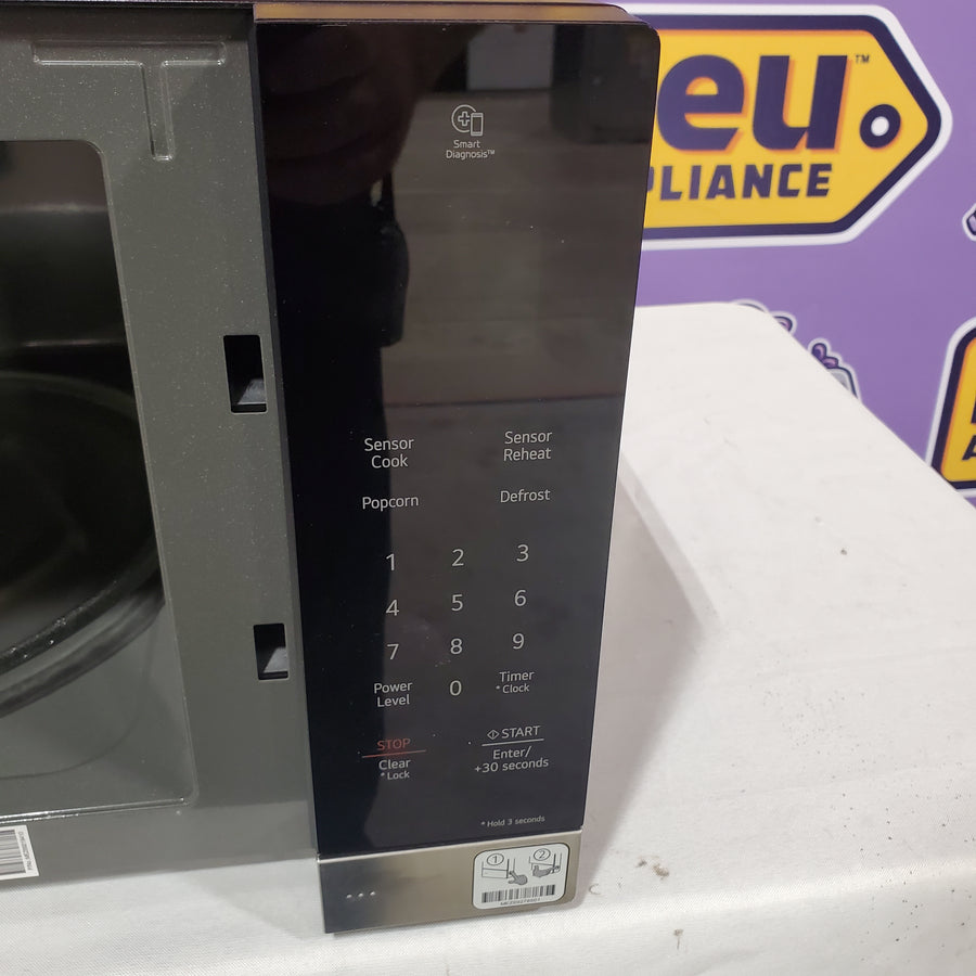 LG 1.5 cu. ft. NeoChef™ Countertop Microwave with Smart Inverter and Sensor Cooking MSER1590S - Scratch & Dent (Moderate)