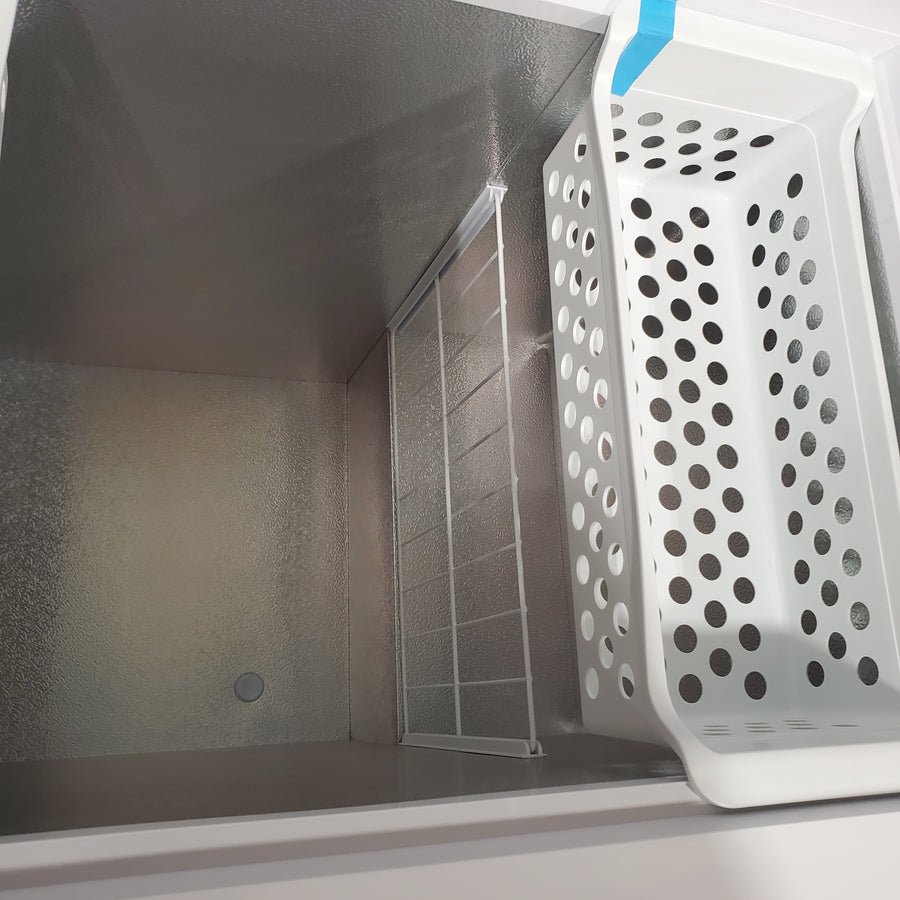 Vissani 6.9 cu. ft. Manual Defrost Chest Freezer in White, Garage Ready with LED Light Type
