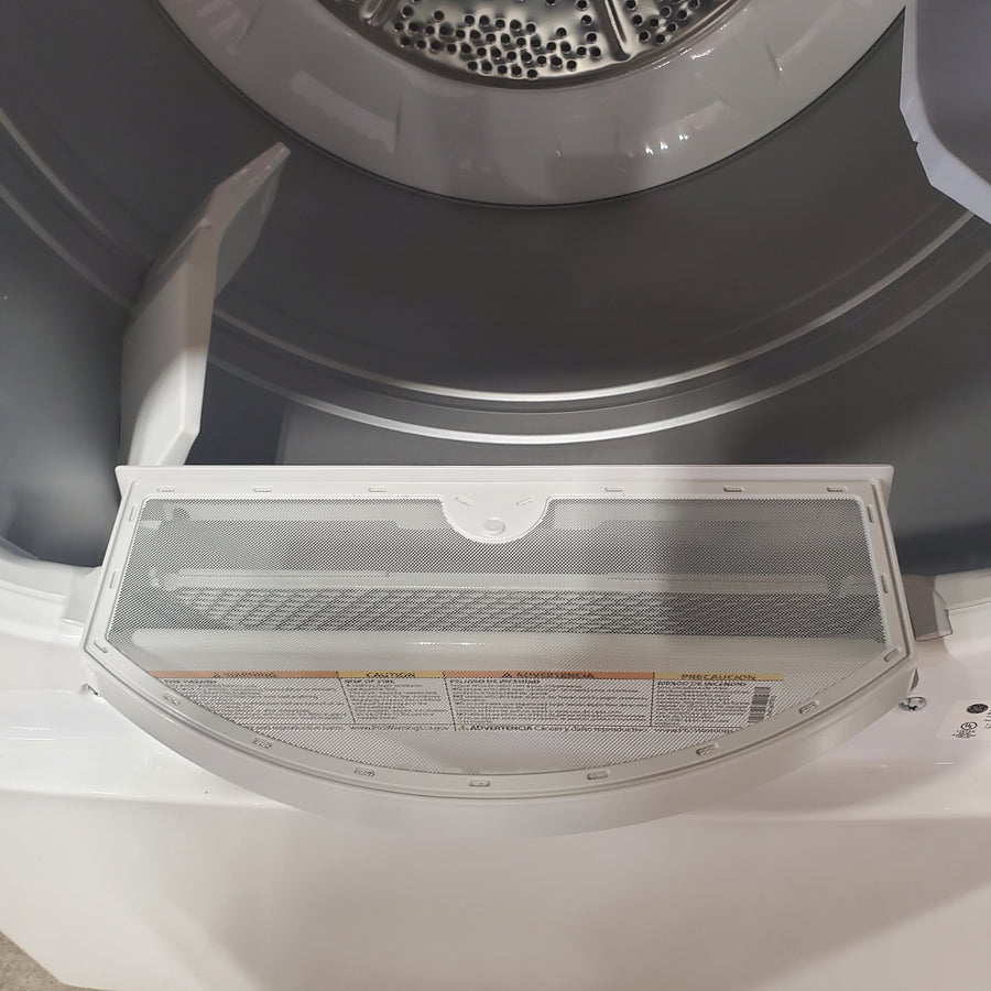 GE 7.2 cu. ft. Capacity Electric Dryer with Up To 120 ft. Venting and Extended Tumble GE9903 - GTD48EASWWB - New in Box