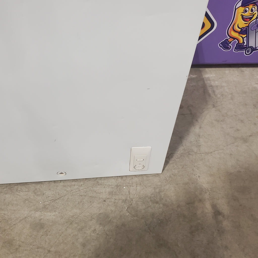 Idylis 5-cu ft Manual Defrost Chest Freezer in White 25132SD456 - IF50CM23NW - Scratch & Dent (Minor)