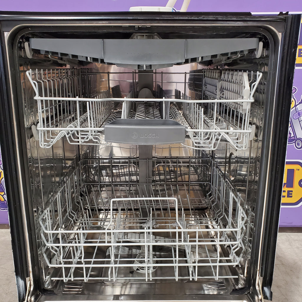 Bosch 300 Front Control 24-in Built-In Dishwasher With Third Rack ENERGY STAR, 44-dBA 05CR72 - SHEM63W55N - Scratch & Dent (Minor)