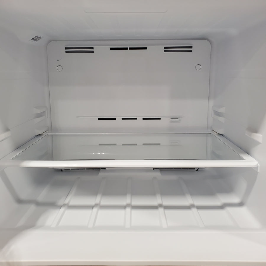 Vissani 18.1 cu. ft. Top Freezer Refrigerator with Adjustable Glass Shelving in White, Garage Ready 251312SD984 - MDTF18WHR5 - Scratch & Dent (Moderate)