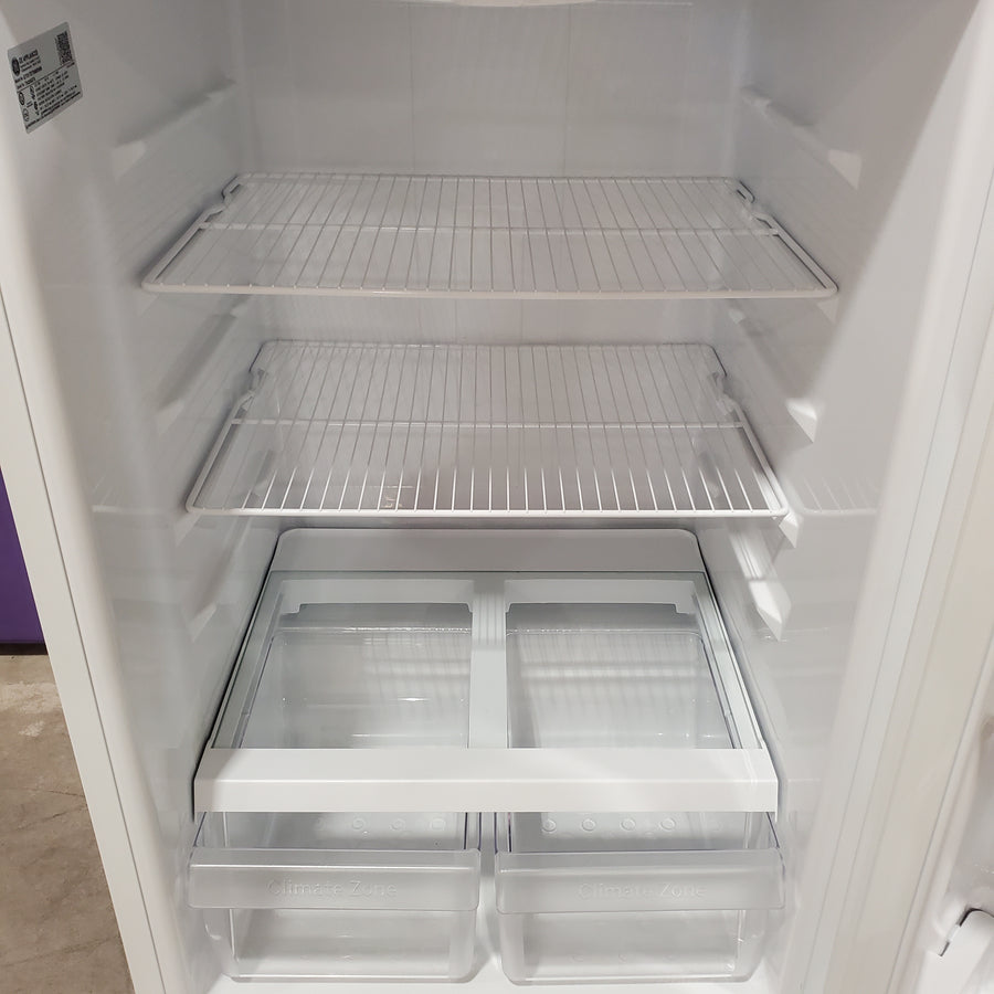 GE® 16.6 Cu. Ft. Top-Freezer Refrigerator in White 25139SD772 - GTS17DTNRWW - Scratch & Dent (Major)