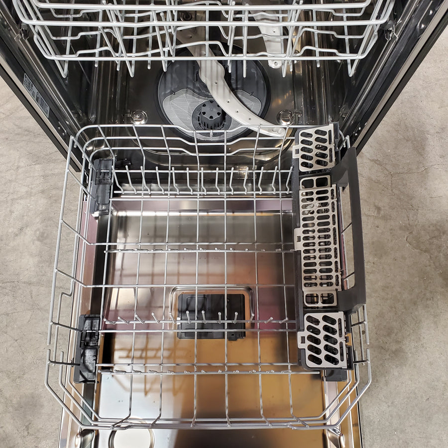 GE ENERGY STAR Fingerprint Resistant Top Control with Stainless Steel Interior Dishwasher with Sanitize Cycle 251318SD1336 - GDT650SYVFS - Scratch & Dent (Moderate)