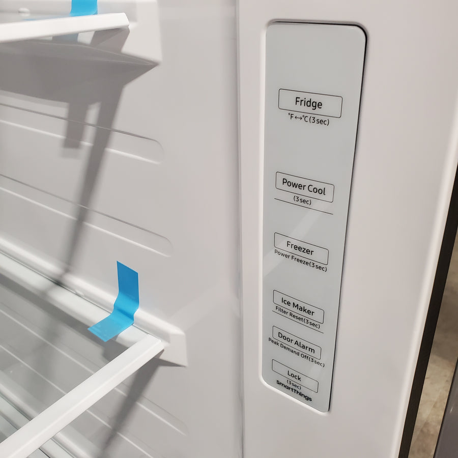 Samsung 28-cu ft Side-by-Side Refrigerator Smart Compatible with Ice Maker with Ice Dispenser in Fingerprint Resistant Stainless Steel 4SD398 - RS28A500ASR - Scratch & Dent (Minor)