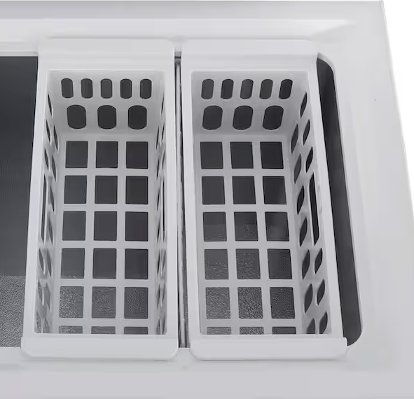Magic Chef 5.0. cu. ft. Chest Freezer with Interior LED Light and Defrost Water Drain S186 - HMCF5W4 - Open Box