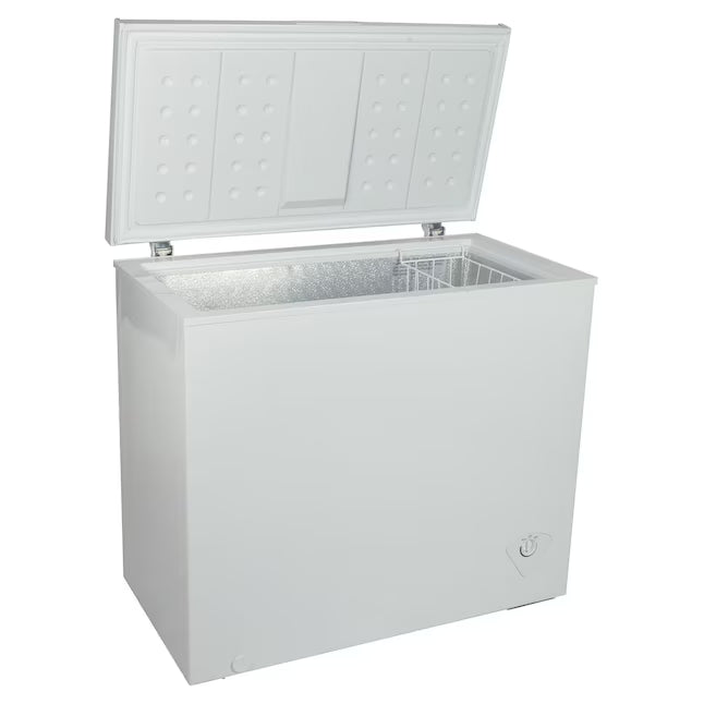 Koolatron 7-cu ft Chest Freezer  ENERGY STAR Certified in White KTCF195 - Scratch & Dent (Moderate)