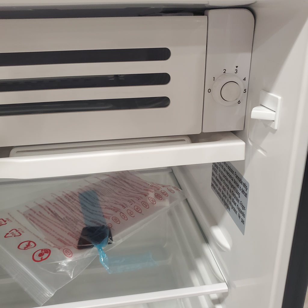 Arctic Chef 4.5 cu. ft. Mini Fridge in Stainless Steel 25133SD495 - ACFR465 - Scratch & Dent (Moderate)