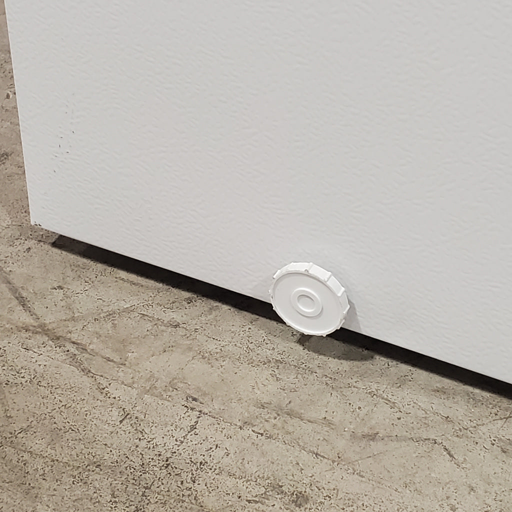 Pictures of Magic Chef 5.0. cu. ft. Chest Freezer with Interior LED Light and Defrost Water Drain HMCF5W4 - Scratch & Dent (Minor) - Neu Appliance Outlet - Discount Appliance Outlet in Austin, Tx