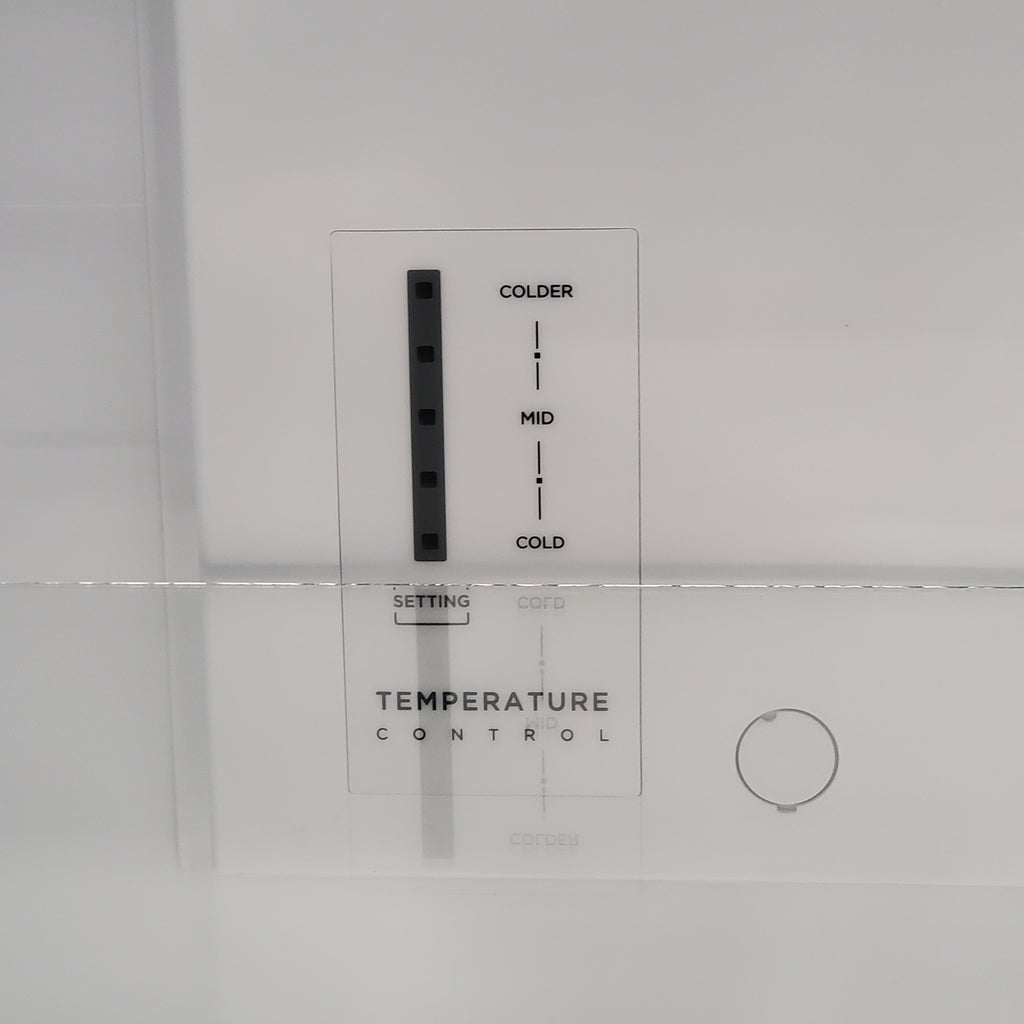 Pictures of Vissani Black Top Freezer 10.1 Cu. Ft. Refrigerator with No Frost Design MDTF10BKES4 - Scratch and Dent (Minor) - Neu Appliance Outlet - Discount Appliance Outlet in Austin, Tx