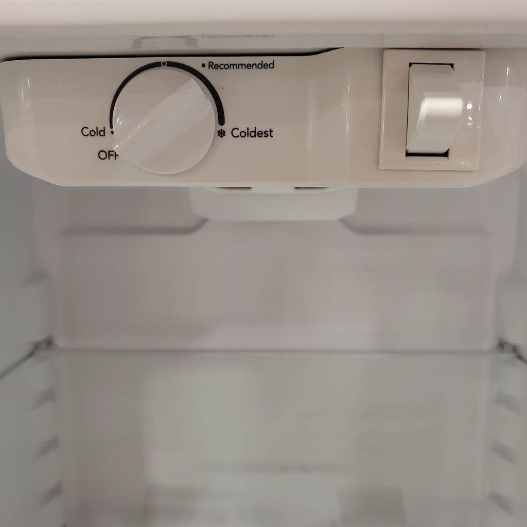 Frigidaire 14 Cu. Ft. Top Freezer Refrigerator in Fingerprint Resistant Stainless Steel 3SD828 - FFHT1425VV - Scratch & Dent (Minor)