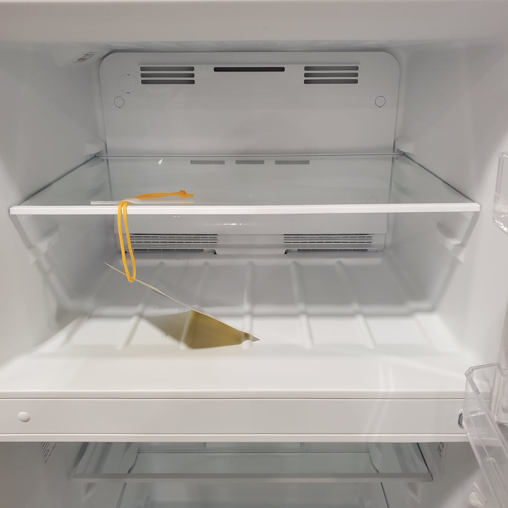 Vissani 14.2 cu. ft. Top Freezer Refrigerator in White, Garage Ready 25131SD309 - MDTF14WH5 - Scratch & Dent (Minor)