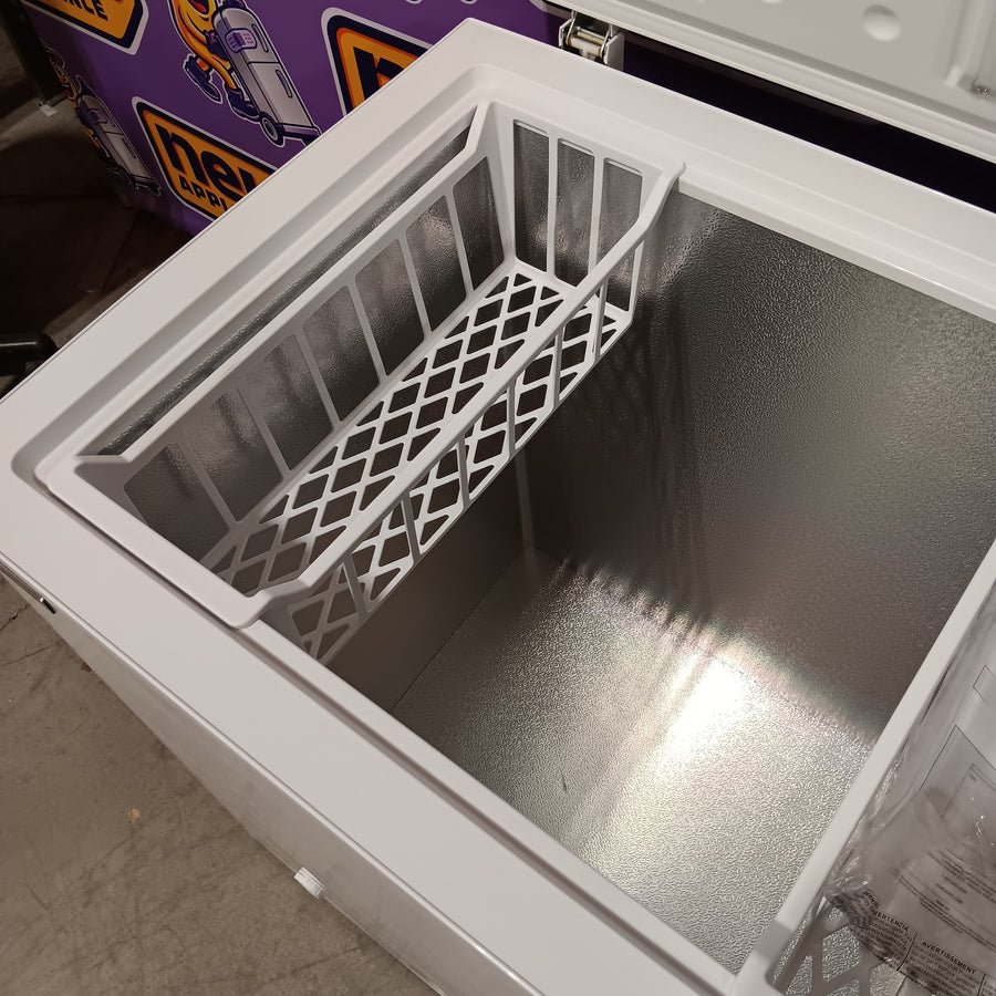Vissani 8.8 cu. ft. Manual Defrost Convertible Garage Ready Chest Freezer in White, Powered by Hubspace MDCF9WH - Scratch & Dent (Major)