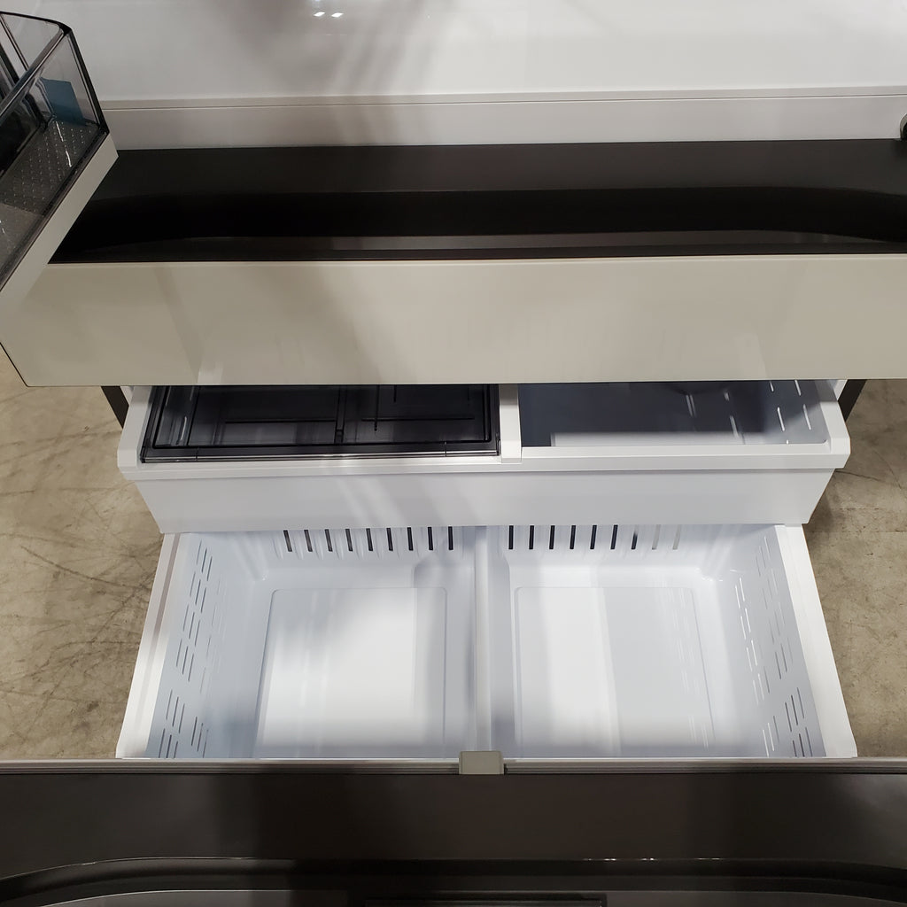 Pictures of Samsung Bespoke 29 cu ft. 4-Door Standard Depth French Door Smart Refrigerator with Beverage Center Auto Fill Pitcher and Dual Ice Maker with Ice Bites™ in White Glass 4SD408 - RF29BB86004MAA - Open Box - Neu Appliance Outlet - Discount Appliance Outlet in Austin, Tx